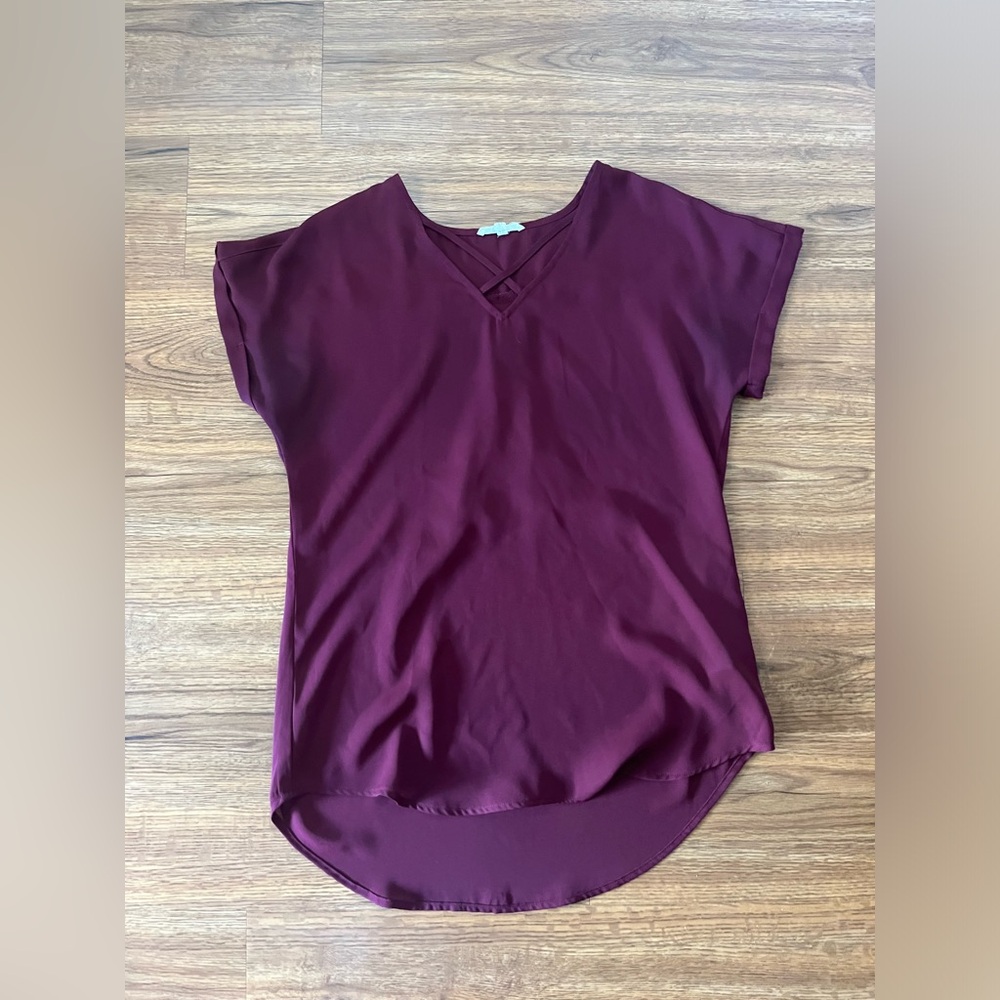 Maurices Maroon Short Sleeve V-Neck Tee